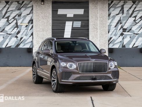 Used 2024 Bentley Bentayga Azure image 1