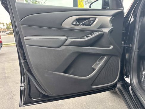 Used 2023 Chevrolet Traverse LT FWD image 20