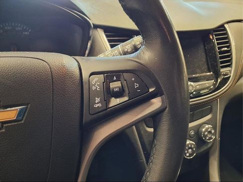 Certified 2022 Chevrolet Trax LT w/ LT Convenience Package image 10