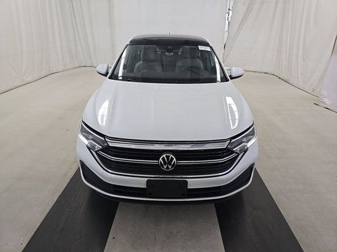 Used 2023 Volkswagen Jetta SE w/ Panoramic Sunroof Package FWD image 2