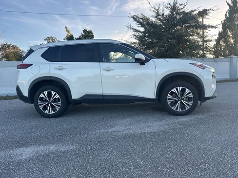 Used 2023 Nissan Rogue SV image 4