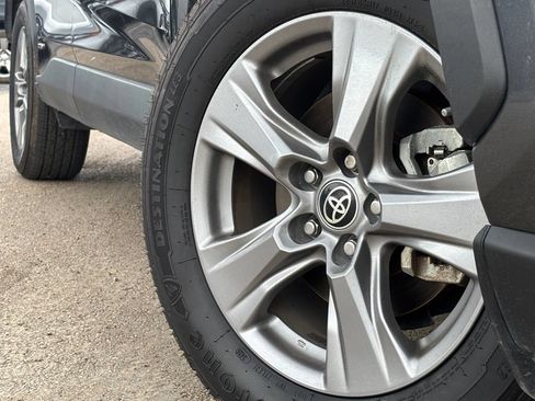 Used 2022 Toyota RAV4 LE AWD/4WD image 2