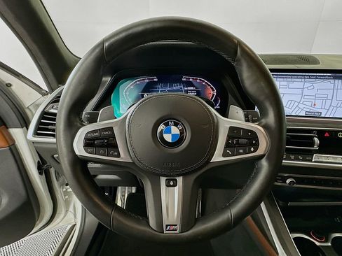 Used 2022 BMW X7 xDrive40i w/ M Sport Package image 11