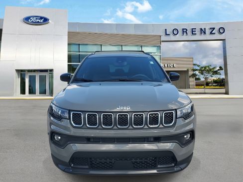 Used 2023 Jeep Compass Latitude image 2