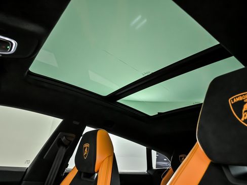 Used 2022 Lamborghini Urus image 24