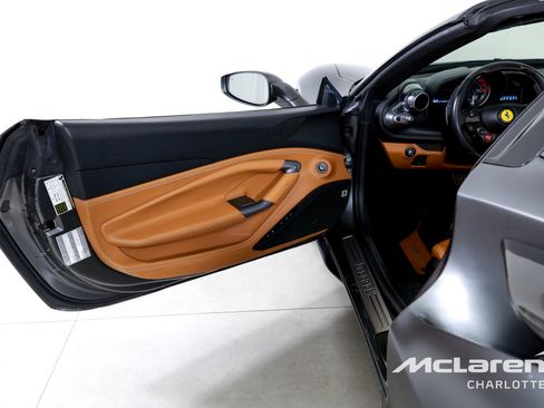Used 2022 Ferrari F8 Tributo image 11
