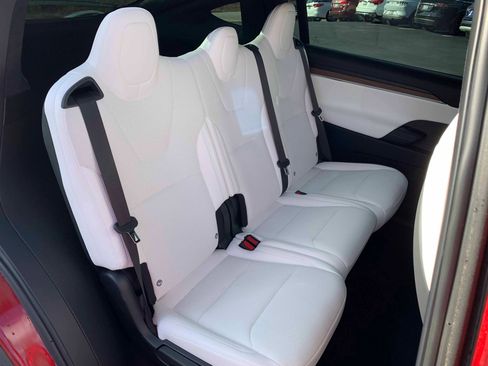 Used 2024 Tesla Model X image 4