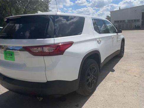 Used 2021 Chevrolet Traverse LS FWD image 8