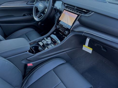 New 2024 Jeep Grand Cherokee Overland w/ Luxury Tech Group IV image 14