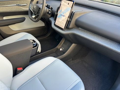 New 2025 Volvo EX30 Ultra w/ Protection Package Premier image 16