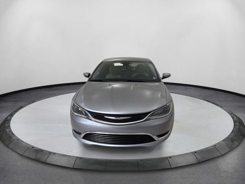 Used 2017 Chrysler 200 Limited Platinum FWD image 2