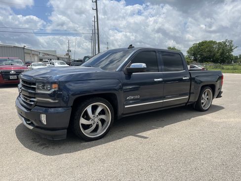 Used 2018 Chevrolet Silverado 1500 LTZ Z71 w/ Centennial Edition AWD/4WD image 4