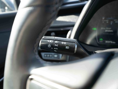 Used 2022 Lexus UX 250h w/ Premium Package image 13