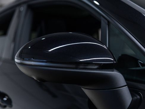Certified 2025 Porsche Macan Electric RWD image 9