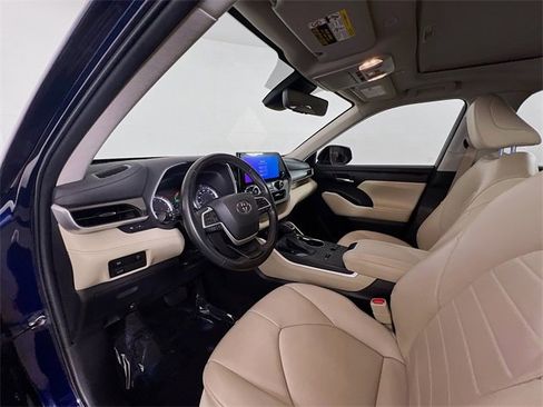 Used 2023 Toyota Highlander XLE image 21