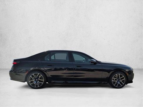 Used 2025 BMW 740i xDrive image 4