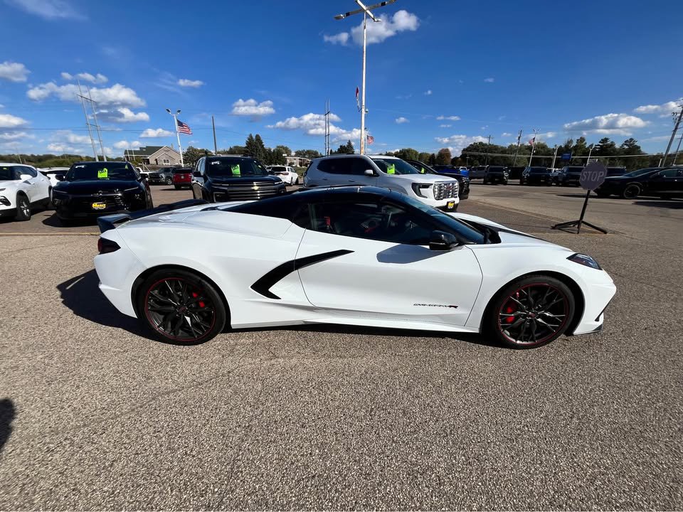 Used 2022 Chevrolet Corvette Stingray Premium Conv w/ Z51 Performance Package RWD image 4