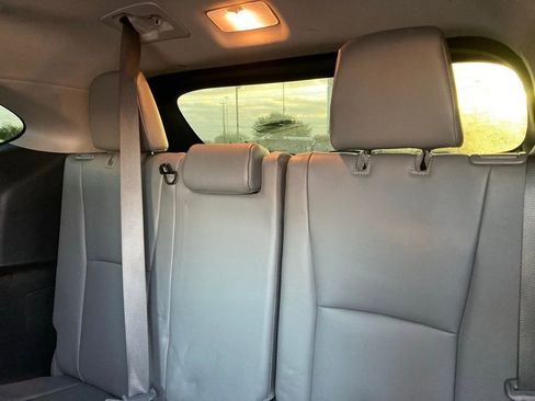 Used 2023 Toyota Highlander Platinum image 12