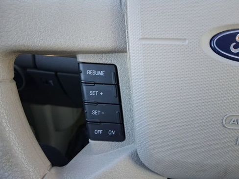 Used 2010 Ford Edge SE image 16