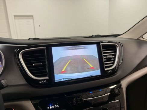 Used 2024 Chrysler Pacifica Touring-L image 84