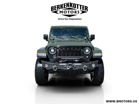 Used 2024 Jeep Gladiator Sport image 8