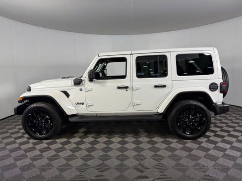 Used 2025 Jeep Wrangler Sahara 4xe image 9