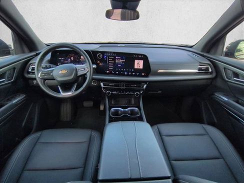 Used 2026 Chevrolet Traverse LT FWD image 17