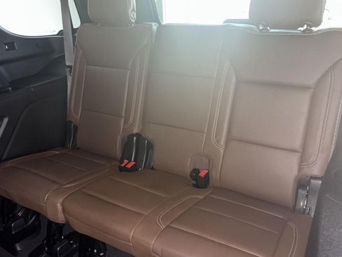 Used 2023 Chevrolet Tahoe High Country AWD/4WD image 9
