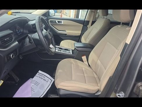Used 2023 Ford Explorer XLT AWD/4WD image 5