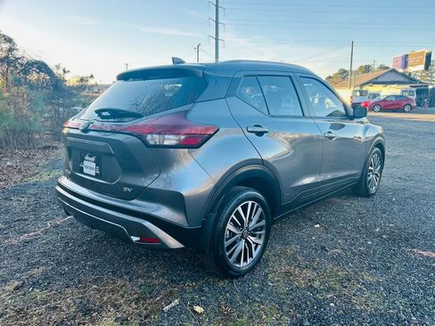 Used 2022 Nissan Kicks SV image 12