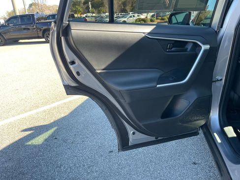 Used 2022 Toyota RAV4 LE image 20