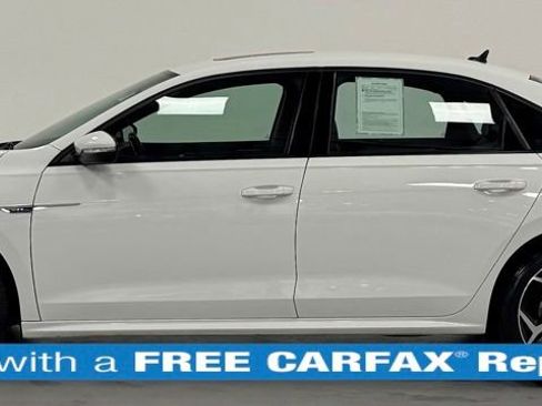 Used 2022 Volkswagen Passat 2.0T R-Line FWD image 2