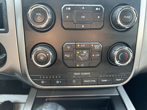 Used 2017 Ford Expedition XLT RWD image 16