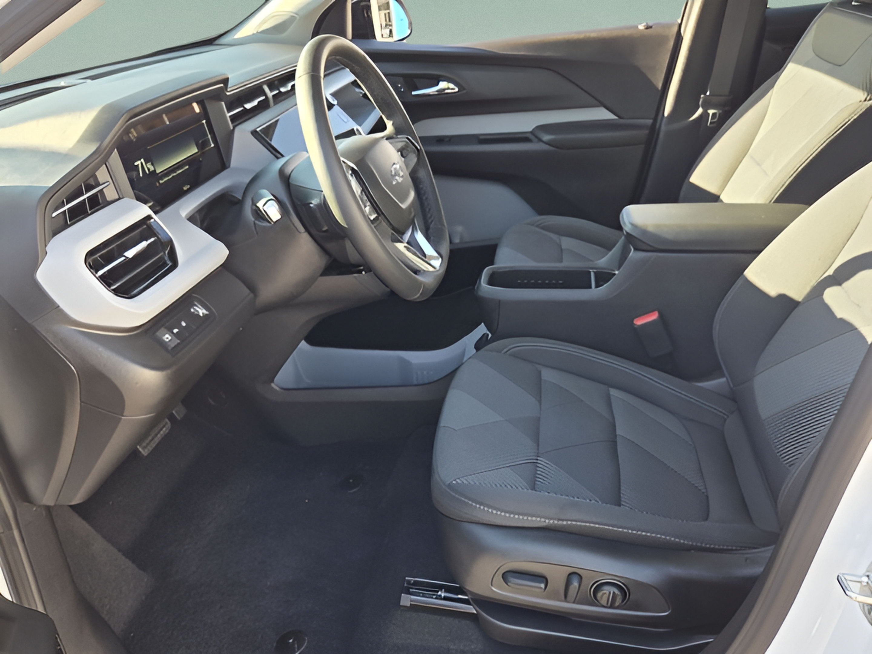 Certified 2027 Chevrolet Bolt LT w/ Comfort Package FWD image 10