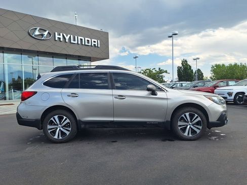 Used 2018 Subaru Outback 3.6R Limited image 2