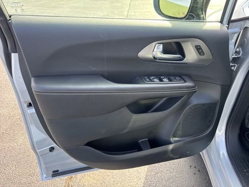 New 2026 Chrysler Pacifica Select image 14