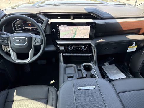 New 2025 GMC Sierra 2500 Denali w/ Denali Reserve Package image 28