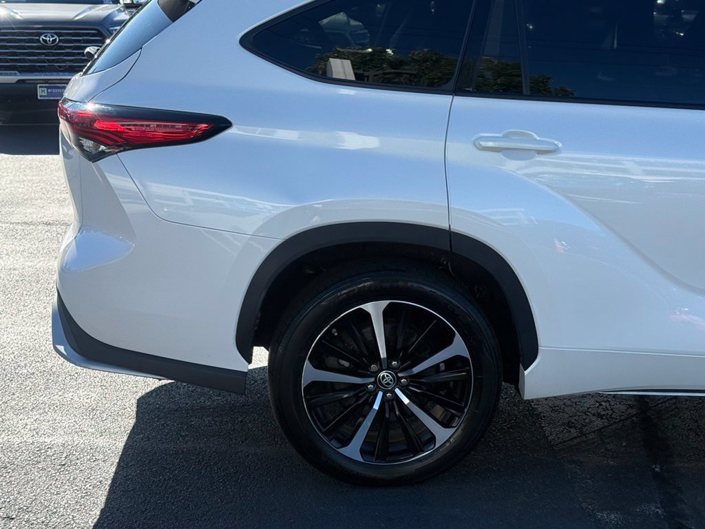 Certified 2021 Toyota Highlander XSE AWD/4WD image 9