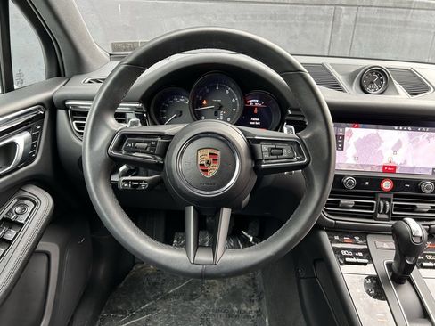 Certified 2025 Porsche Macan image 24