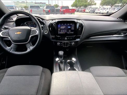 Used 2023 Chevrolet Traverse LT image 14