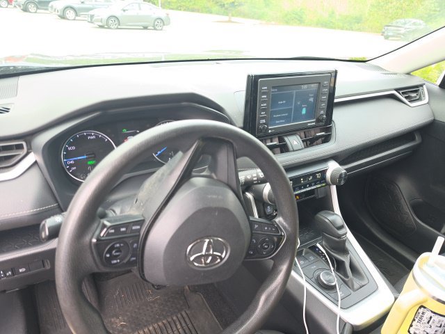 Used 2021 Toyota RAV4 LE AWD/4WD image 11