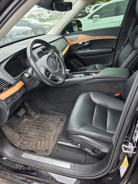Used 2022 Volvo XC90 T6 Momentum AWD/4WD image 6