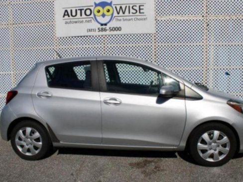 Used 2017 Toyota Yaris L image 11