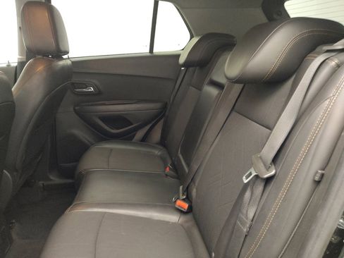 Used 2020 Chevrolet Trax LT w/ Sun & Sound Package FWD image 18
