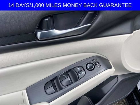 Used 2024 Nissan Altima 2.5 SV w/ SV Premium Package FWD image 11