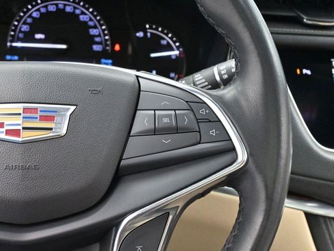 Used 2019 Cadillac XT5 Luxury FWD image 16