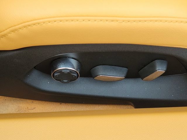 Used 2026 Chevrolet Corvette Stingray Premium Conv w/ Z51 Performance Package RWD image 17