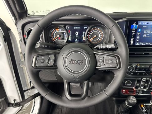 Used 2025 Jeep Wrangler Unlimited Rubicon image 21