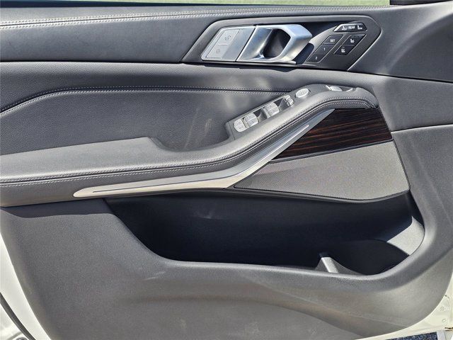 Used 2020 BMW X7 M50i w/ Dynamic Handling Package AWD/4WD image 14