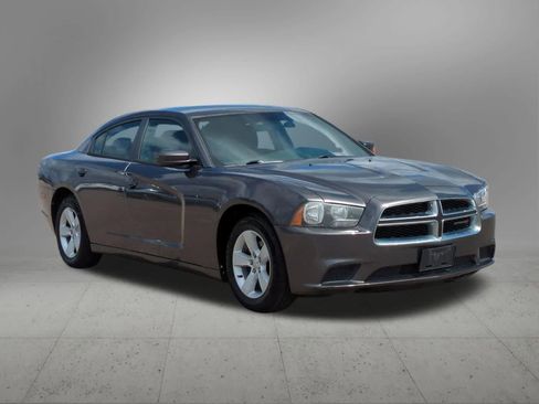 Used 2014 Dodge Charger SE RWD image 8